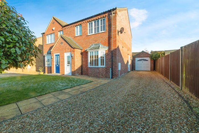 3 Bedroom Semi-Detached House For Sale In Short Furrow, Navenby, Lincoln, LN5