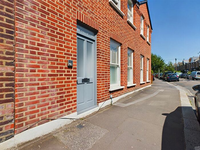 1 Bedroom Flat To Rent In Laurel Avenue, Twickenham, TW1