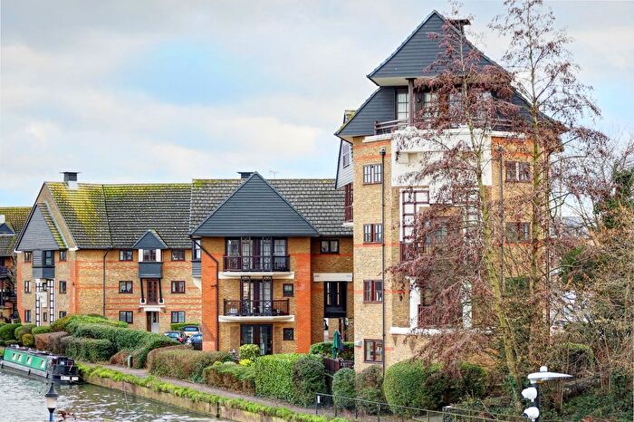 1 Bedroom Flat For Sale In Viaduct Road, Ware, SG12