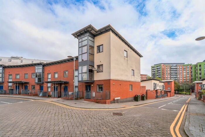 4 Bedroom Terraced House To Rent In Bell Barn Road, Edgbaston, Birmingham, B15