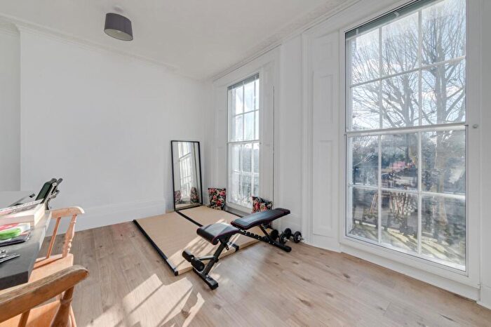 1 Bedroom Flat To Rent In Mornington Terrace, Camden, NW1