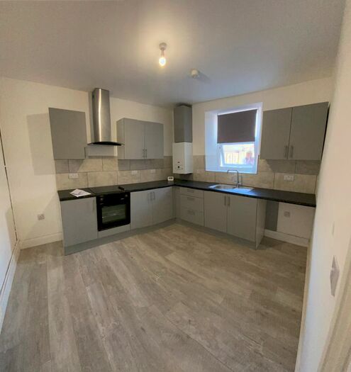 3 Bedroom Property To Rent In Pottery Place, Llanelli, SA15