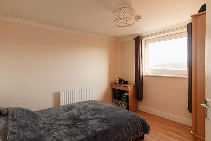3 Bedroom Flat For Sale In Nunhead Green, Nunhead, London, SE15