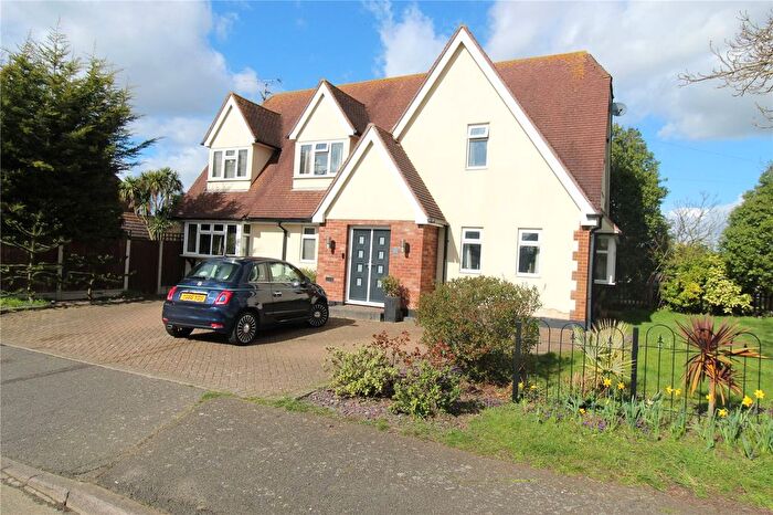 5 Bedroom Detached House For Sale In Harewood Avenue, Rochford, Essex, SS4