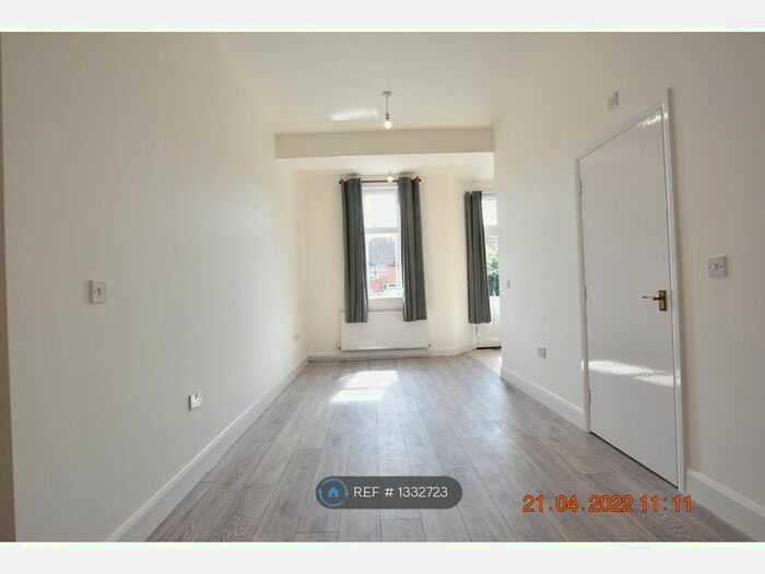 2 Bedroom Flat To Rent In Summerset House, Luton, LU2