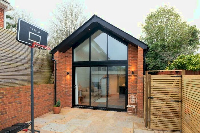 Studio To Rent In Wodeland Avenue, Guildford, Surrey, GU2