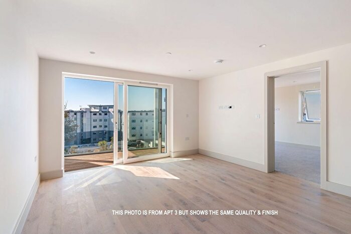 2 Bedroom Flat For Sale In Stracey Road, Falmouth, TR11