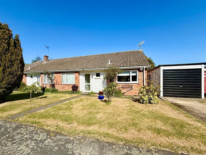 2 Bedroom Semi-Detached Bungalow For Sale In Woodstock Way, Martham, NR29