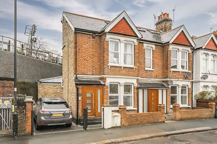 2 Bedroom Flat To Rent In Bollo Lane, London, W4