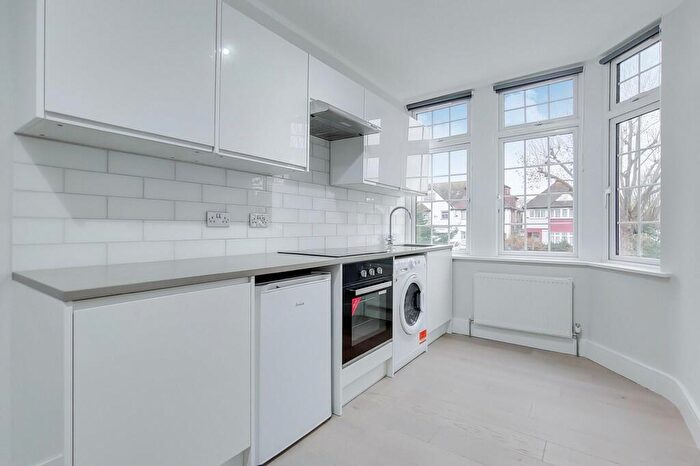 Studio To Rent In Golders Green Road, London, NW11