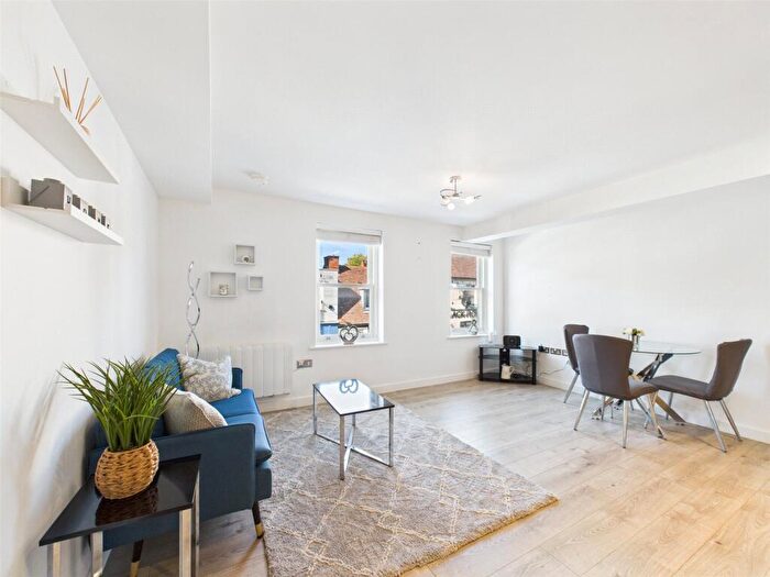 2 Bedroom Flat For Sale In Moulsham Street, Chelmsford, Essex, CM2