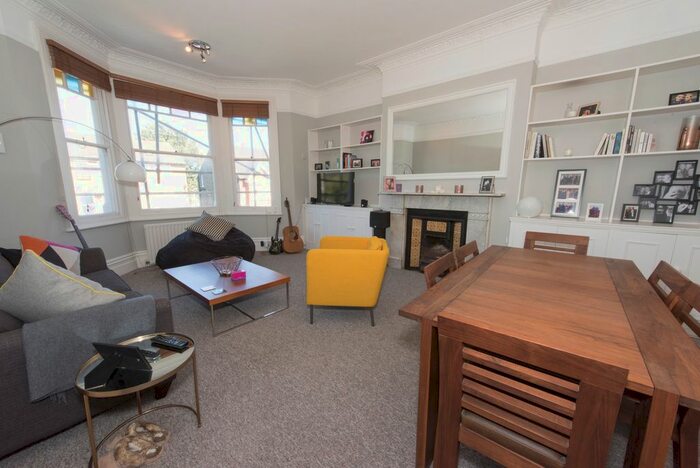 2 Bedroom Flat To Rent In Elms Road, Clapham, SW4
