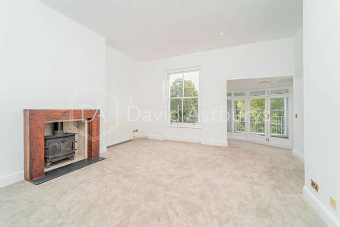 2 Bedroom Flat To Rent In Coolhurst Road, Crouch End, London, N8