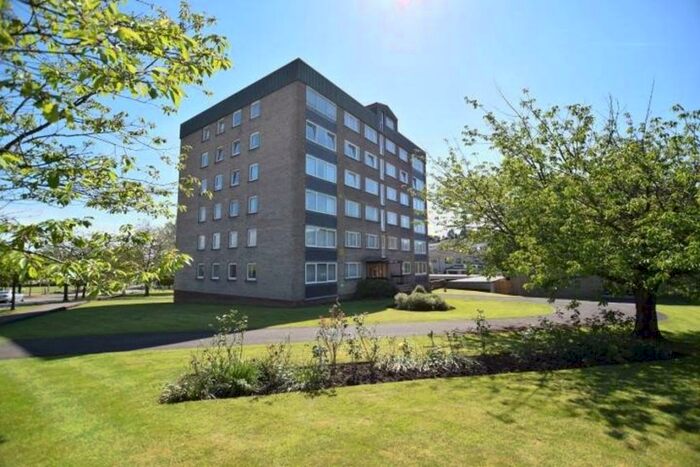 2 Bedroom Flat To Rent In Spacious Bed Flat, Stockiemuir Ave, G61