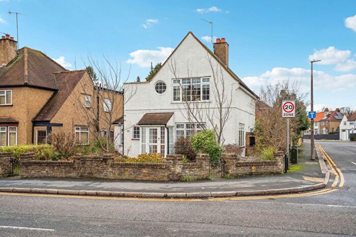 3 Bedroom Detached House For Sale In St. Albans Road, Garston, Watford, WD25