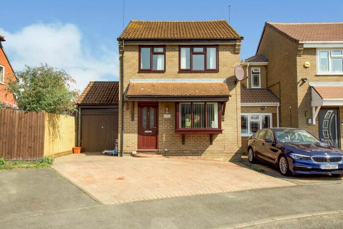 3 Bedroom Link Detached House To Rent In Cannock Way, Lower Earley, RG6