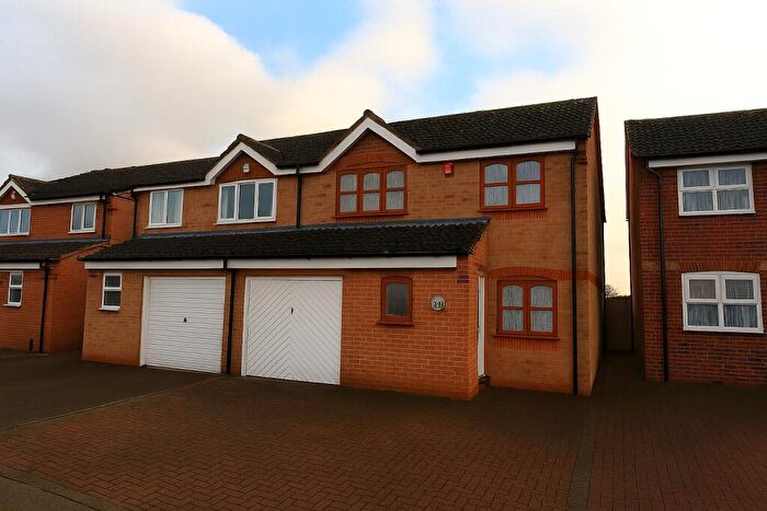 3 Bedroom Semi-Detached House To Rent In Clemence Road, RM10