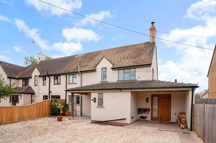 3 Bedroom Semi-Detached House For Sale In Fosseway Avenue, Moreton-in-Marsh, Gloucestershire, GL56