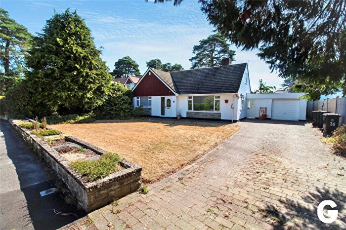 2 Bedroom Bungalow For Sale In The Glade, Ashley Heath, Ringwood, Hampshire, BH24