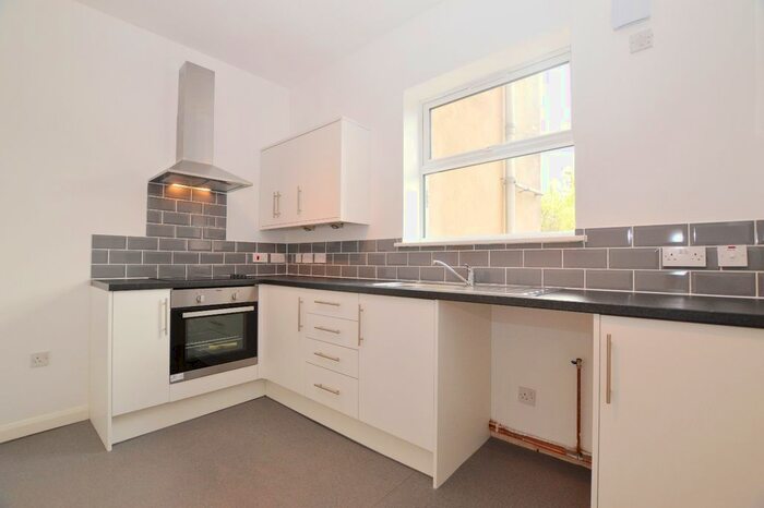 2 Bedroom Flat To Rent In Fenwick Road, London, SE15