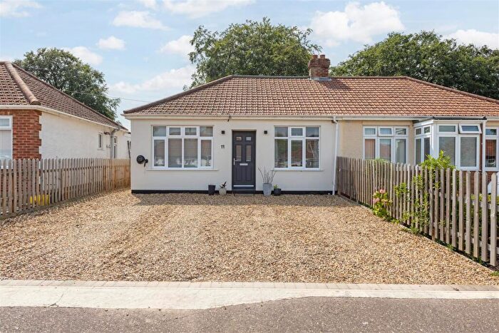 3 Bedroom Semi-Detached Bungalow For Sale In Oak Avenue, Norwich, NR7