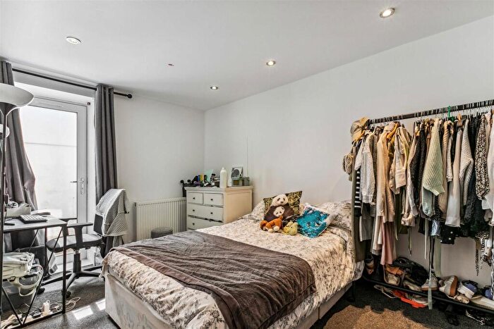 4 Bedroom Flat To Rent In Railton Road, London, SE24