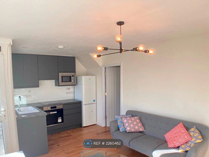 4 Bedroom Maisonette To Rent In Darwin Street, London, SE17