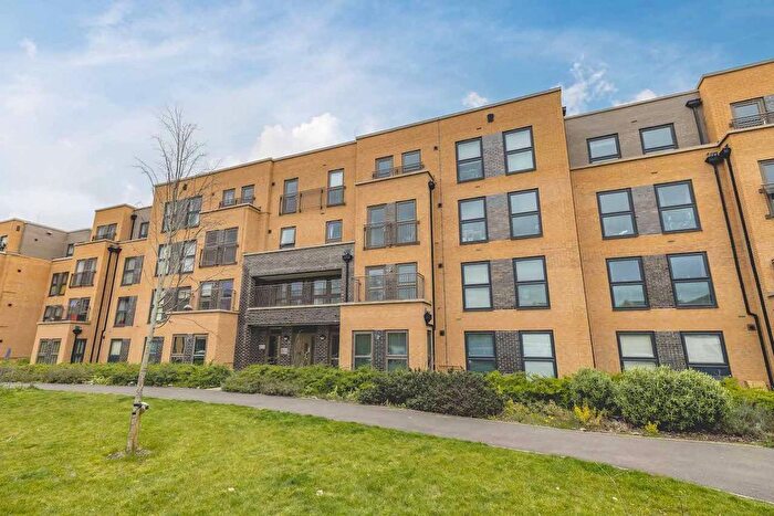 2 Bedroom Flat For Sale In Cornwall Gardens, Taplow, SL6