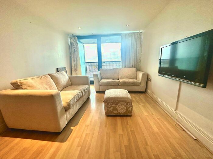 2 Bedroom Apartment To Rent In Kingsway, London, N12