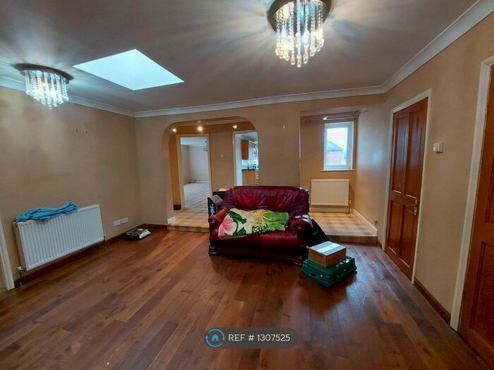 3 Bedroom Flat To Rent In Dordans Road, Luton LU4