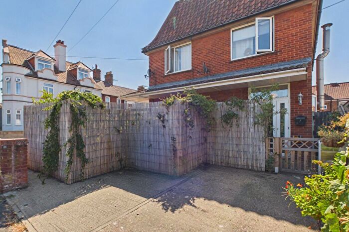 2 Bedroom Flat For Sale In Cliff Road, Cromer, NR27