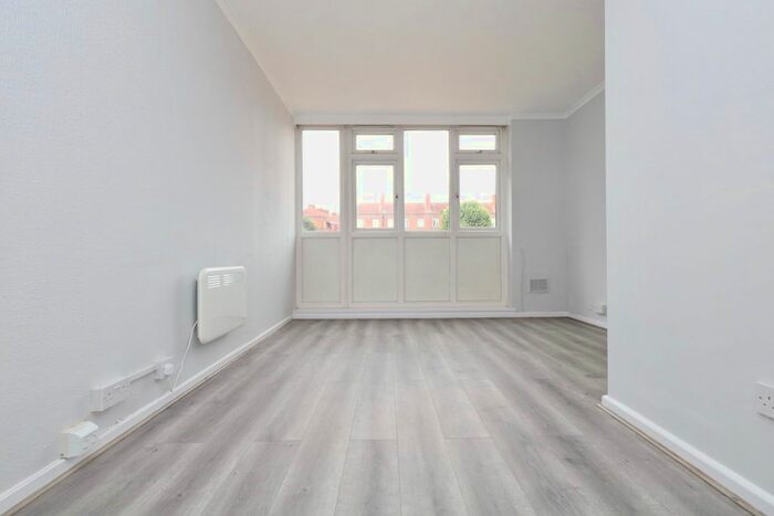 4 Bedroom Flat To Rent In Flanders Way, London, E9