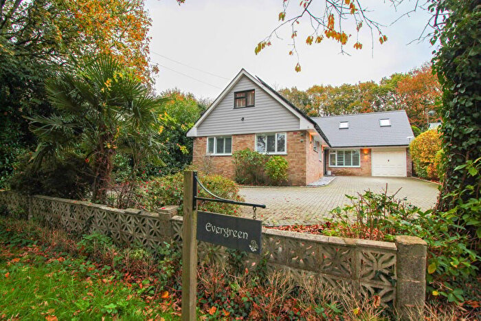 5 Bedroom Chalet For Sale In Waterloo Road, Corfe Mullen, Wimborne, BH21