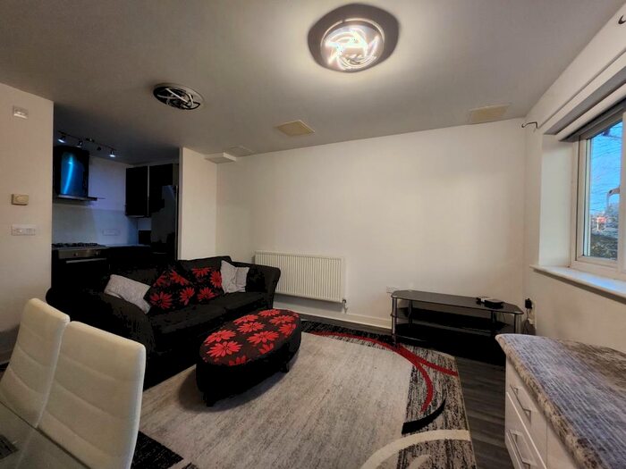 2 Bedroom Apartment To Rent In Slough, Berkshire, SL1