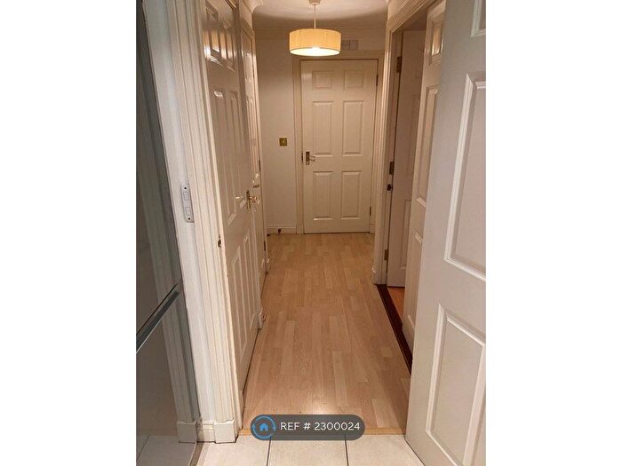 1 Bedroom Flat To Rent In Draymans Court, London, SW9