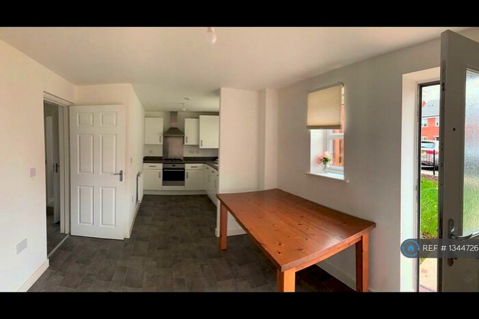 2 Bedroom Flat To Rent In Darley Court, Birmingham, B29