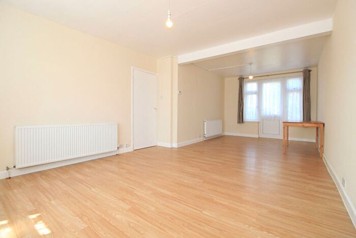 3 Bedroom Semi-Detached House To Rent In Dorchester Way, Kenton, Harrow, HA3