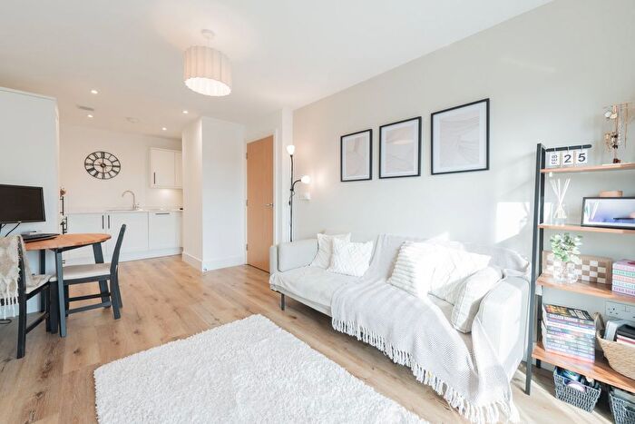 1 Bedroom Flat To Rent In Ashcombe House, Meridian Way, Southampton, SO14