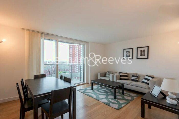 2 Bedroom Flat To Rent In Station Approach, Hayes, UB3