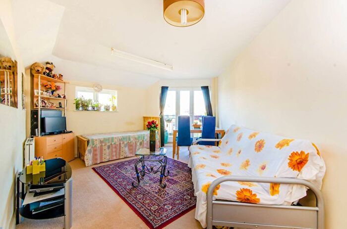 1 Bedroom Flat For Sale In Watford Road, Wembley, HA0