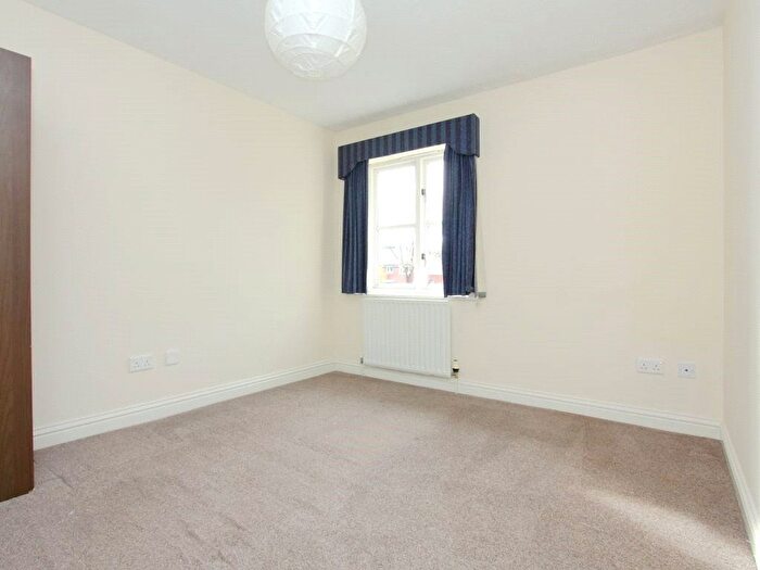 2 Bedroom Flat For Sale In Cardinal Mews, Vestry Close, Andover, Hampshire, SP10