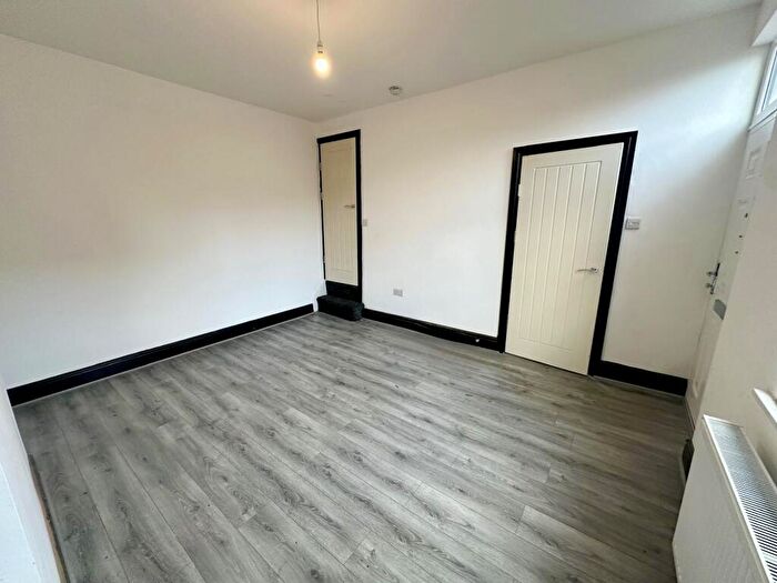 2 Bedroom House To Rent In Darfield Crescent, Leeds, LS8