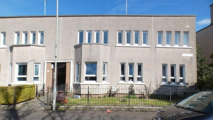 3 Bedroom Flat To Rent In Waterfoot Avenue, Glasgow, G53