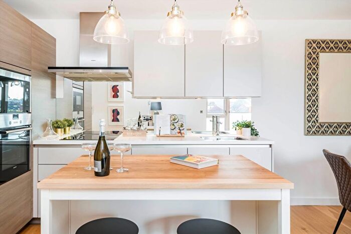 2 Bedroom Flat For Sale In Glenthorne Road, Hammersmith, W6