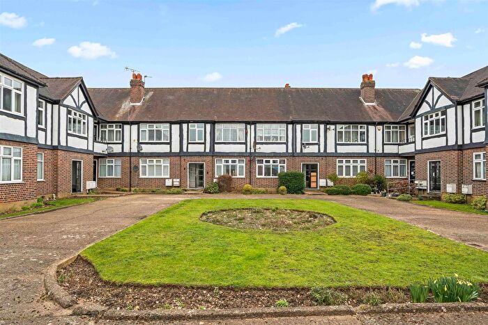 2 Bedroom Flat For Sale In Staines Avenue, North Cheam, Sutton, SM3