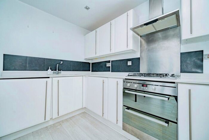 1 Bedroom Apartment For Sale In Midland Road, Hemel Hempstead, HP2