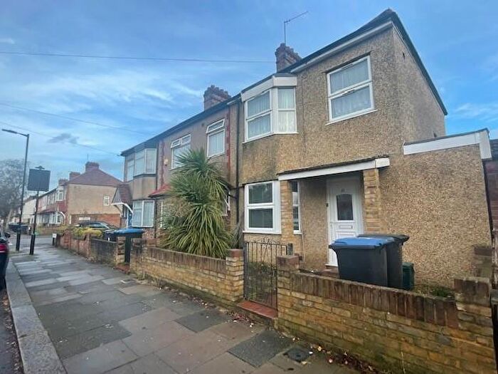 5 Bedroom End Of Terrace House To Rent In Exeter Road, Edmonton, N9