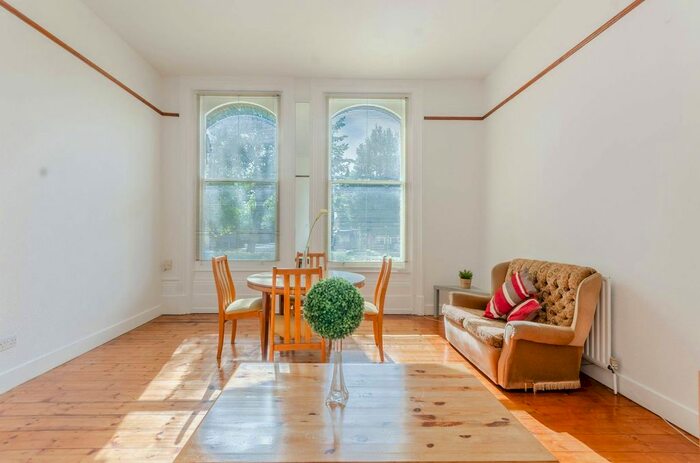 1 Bedroom Flat To Rent In Thurlow Park Road, West Dulwich, London, SE21