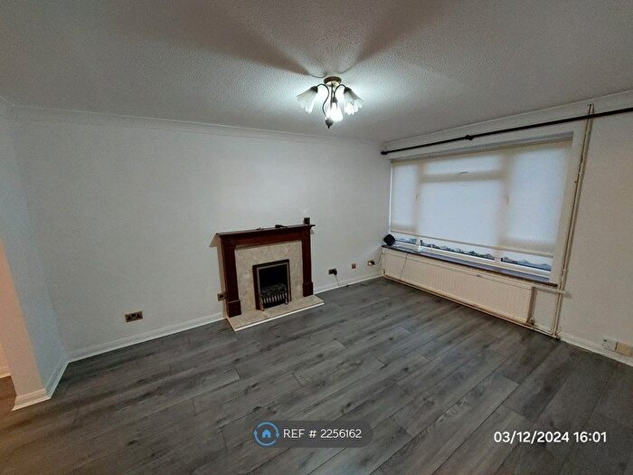 3 Bedroom Semi-Detached House To Rent In South Croydon, South Croydon, CR2