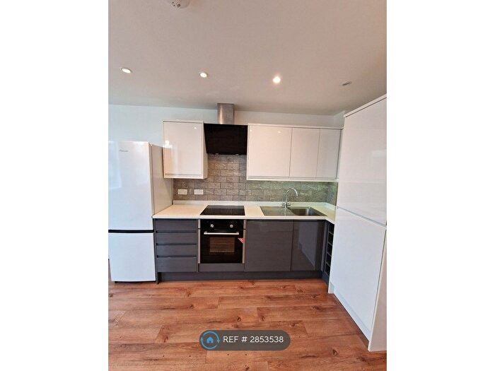 2 Bedroom Flat To Rent In Verve Apartments, Romford, RM1